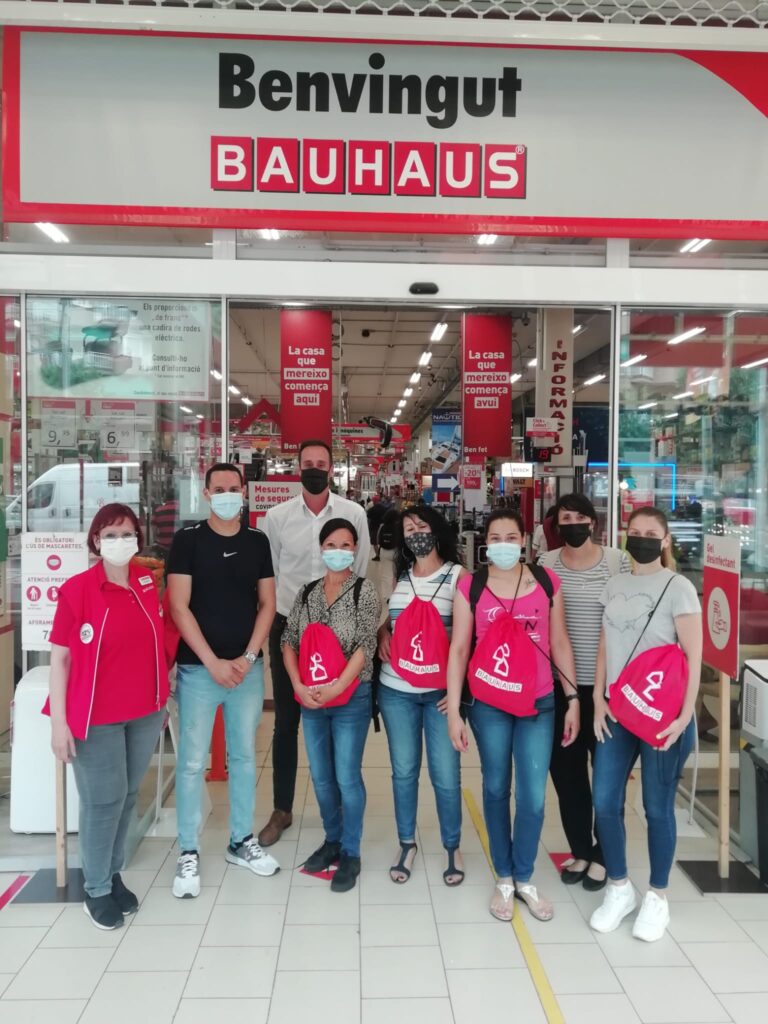 Solidança formará a 10 jóvenes del municipio de San Andreu de la Barca en reparación de tabletas y móviles