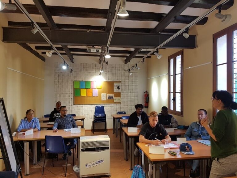 Comença la tercera edició del projecte de formació a persones migrades