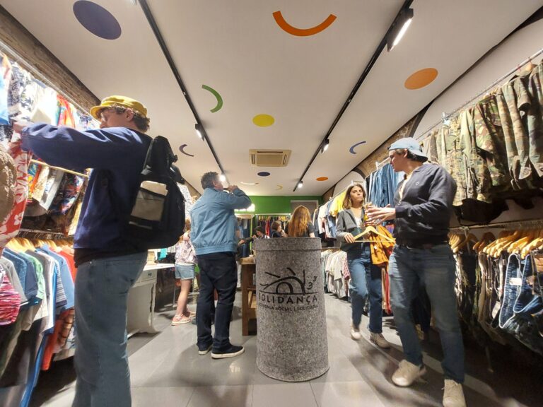 Cerramos con éxito el ciclo de talleres de costura gratuito en la tienda de Nou Barris