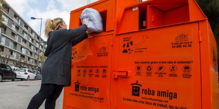 Roba Amiga transforma 15.300 tones de residu tèxtil en oportunitats laborals per a persones en risc d’exclusió social