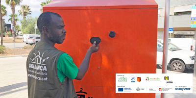 Inicia la instal·lació dels sensors volumètrics en els contenidors taronja de Roba Amiga gestionats per l’entitat social Solidança