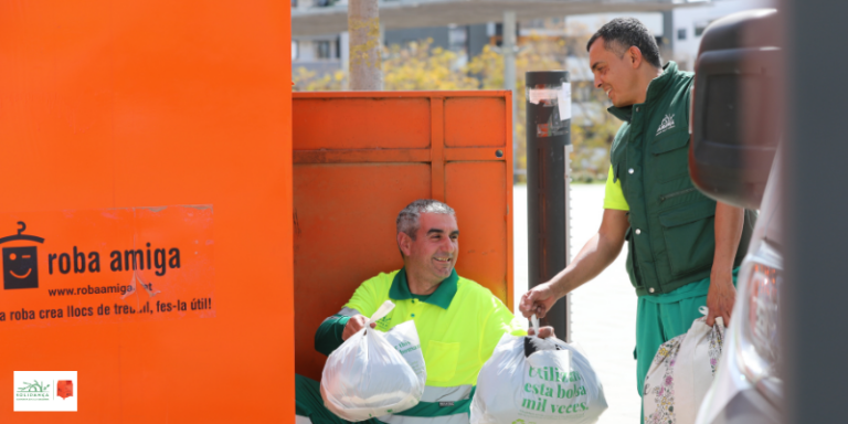 Solidança/Roba Amiga instal·la 30 nous contenidors taronges a Barcelona
