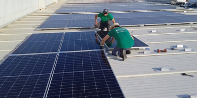 Brigada SoliEnergia: l’equip de treball d’instal·lació i manteniment de plaques solars de Solidança