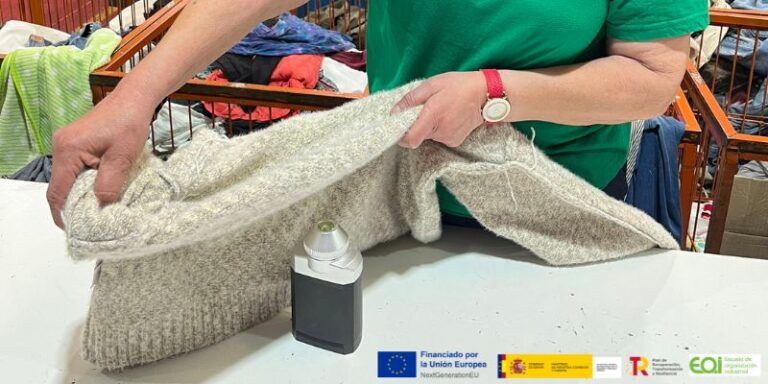 Iniciem un projecte d’implantació de tecnologia fotònica per separar residus tèxtils