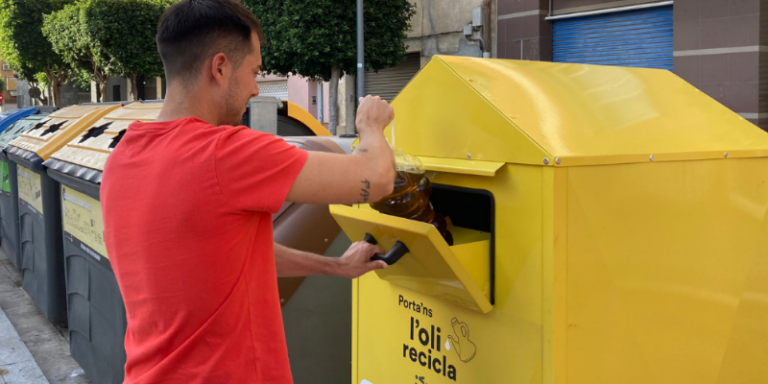 Nous contenidors de recollida d’oli domèstic a Viladecans