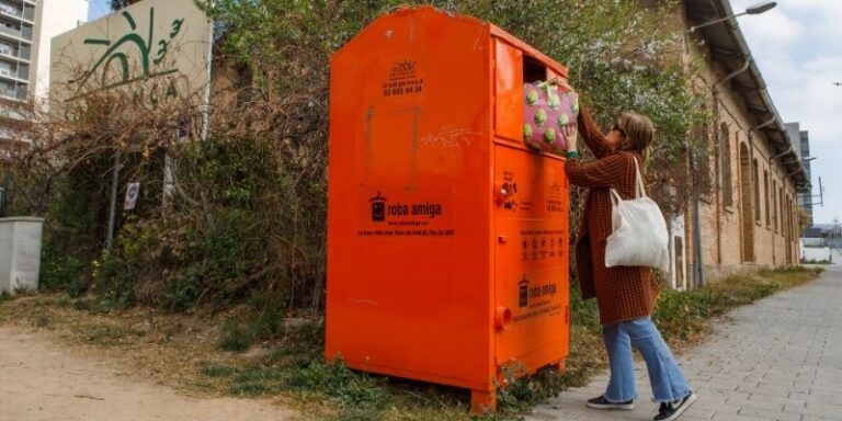 Amb l’arribada de la tardor, és moment de fer el canvi d’armari de manera sostenible! 