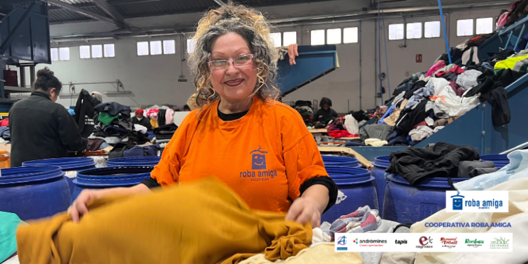 Cada família catalana dona gairebé 2 kg de residu tèxtil a Roba Amiga el 2025: un gest quotidià que canvia vides i impulsa l’economia local 