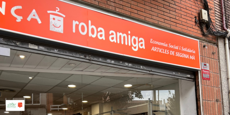 Segona mà davant del fast fashion: una alternativa amb impacte ambiental i social 